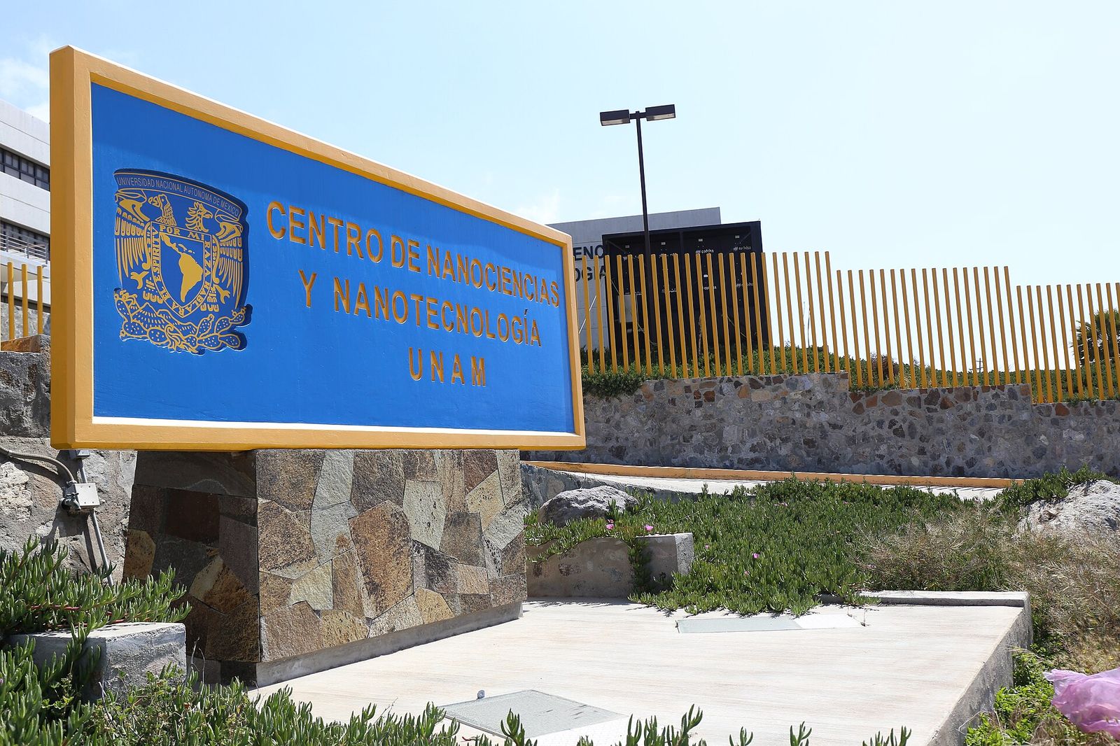Fachada del Centro de Nanociencias y Nanotecnología en Ensenada