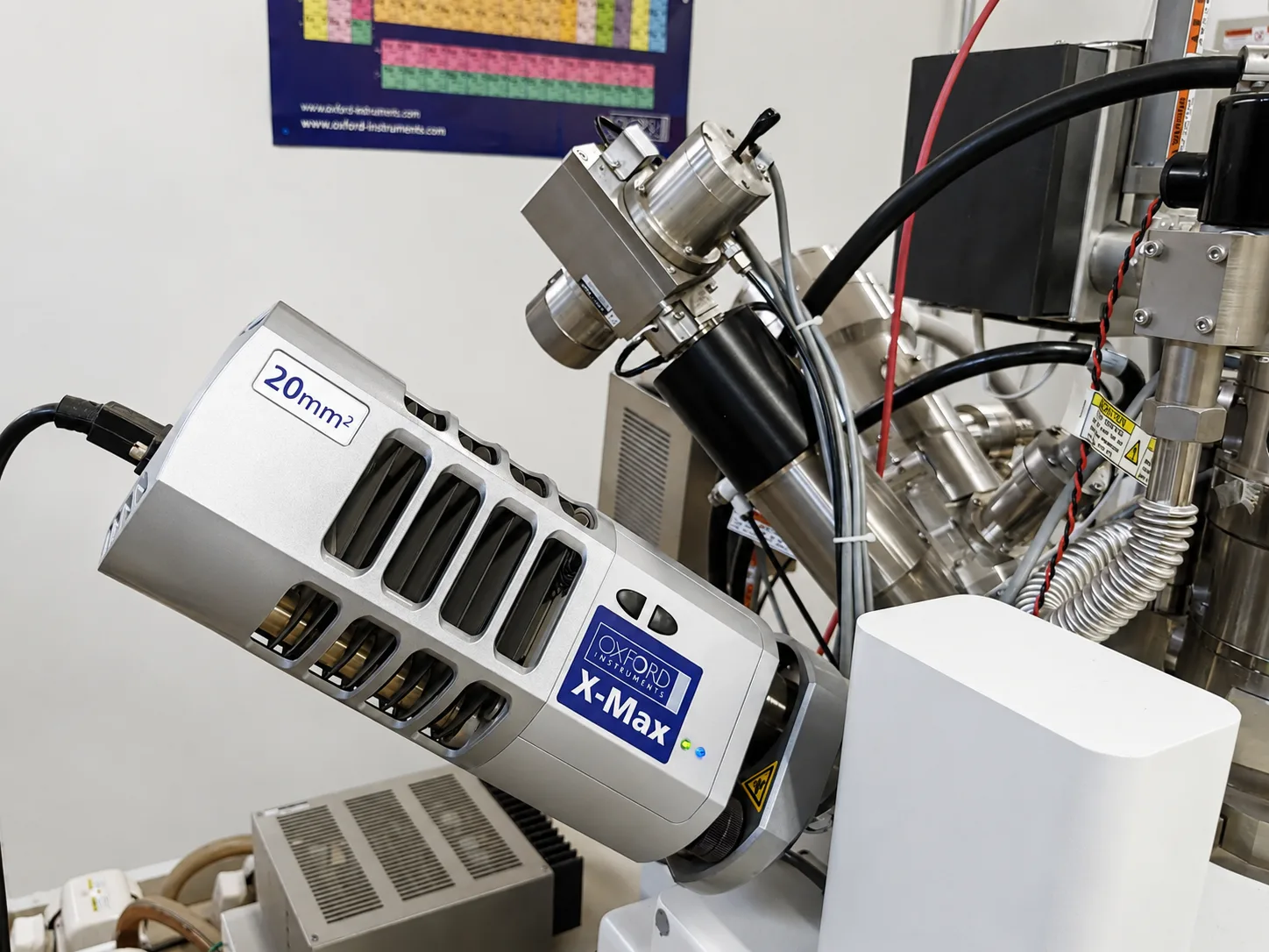 Microscopio electrónico de barrido con FIB
