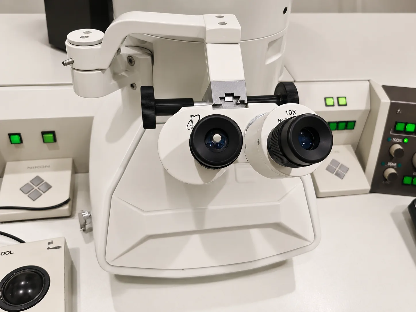 Microscopio electrónico de transmisión (TEM)
