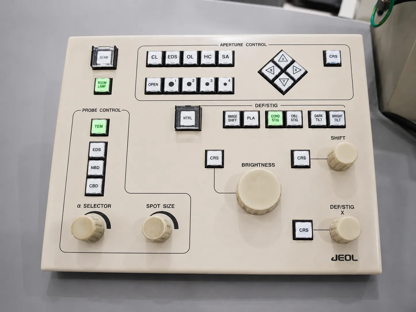 Microscopio electrónico de transmisión y barrido (STEM)